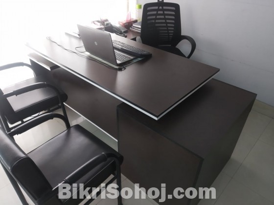 Executive Table (Boss)